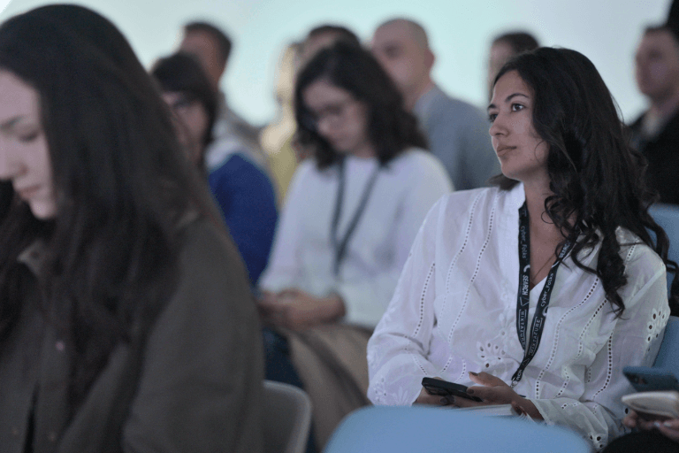 Attendees being focused on the SEO presentation