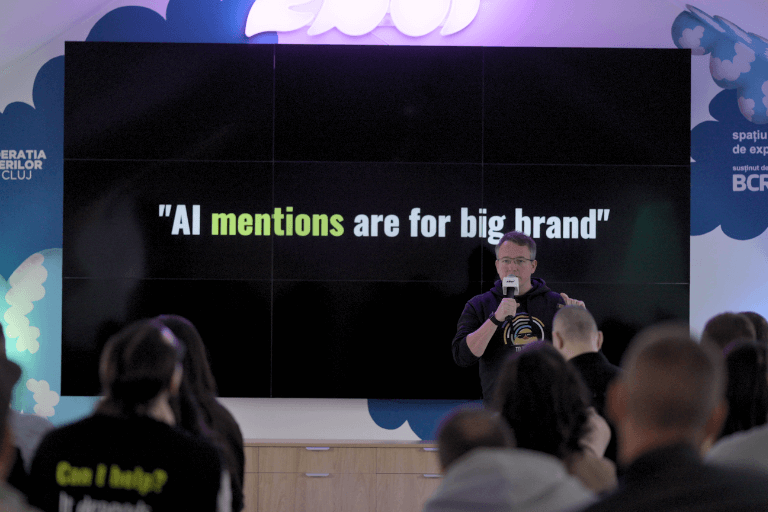 Damian Sałkowski holding his presentation at Search Evolution Summit