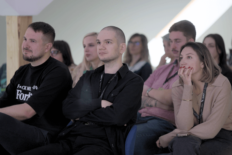 Attendees being focused on the SEO presentation