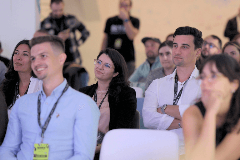 Attendees being focused on the SEO presentation